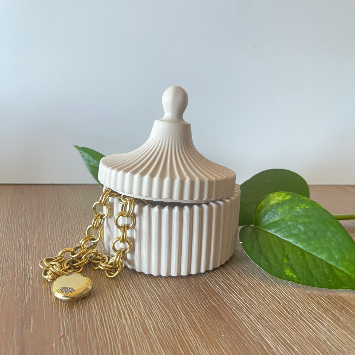 Small Ridged Round Trinket Storage Box image 1