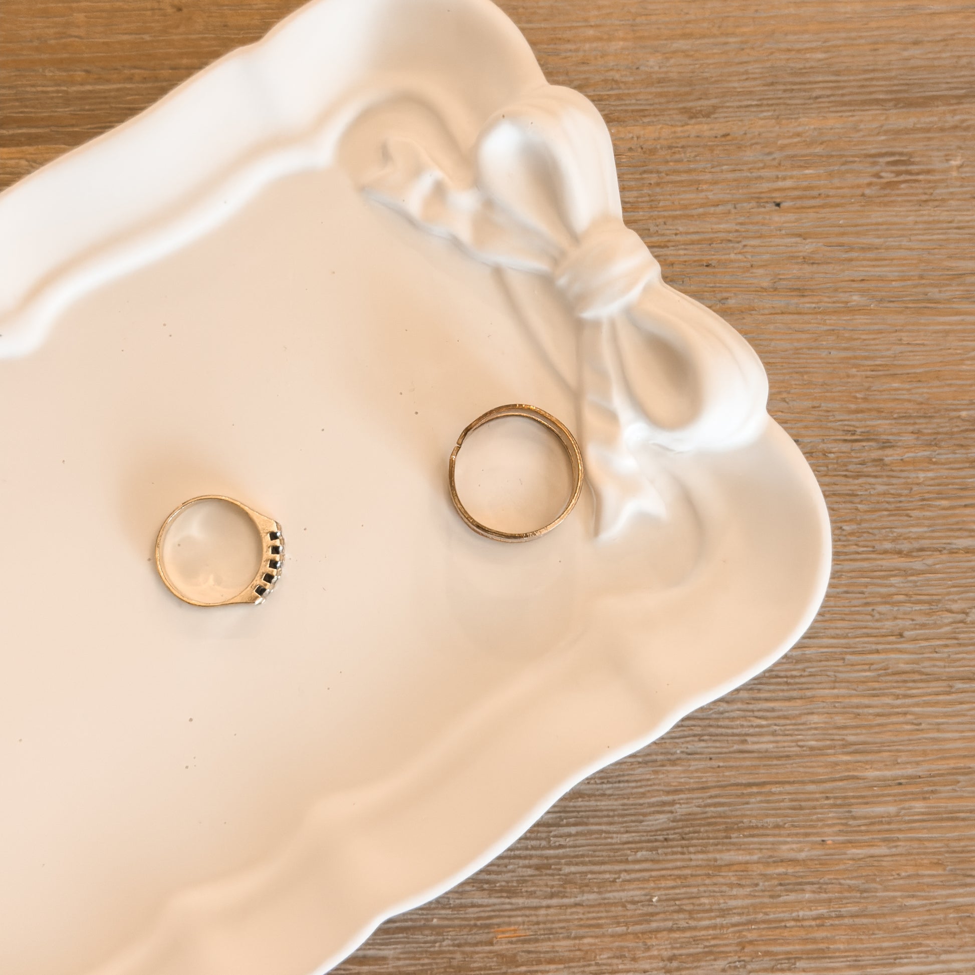 Vintage Inspired Bow Tray image 0