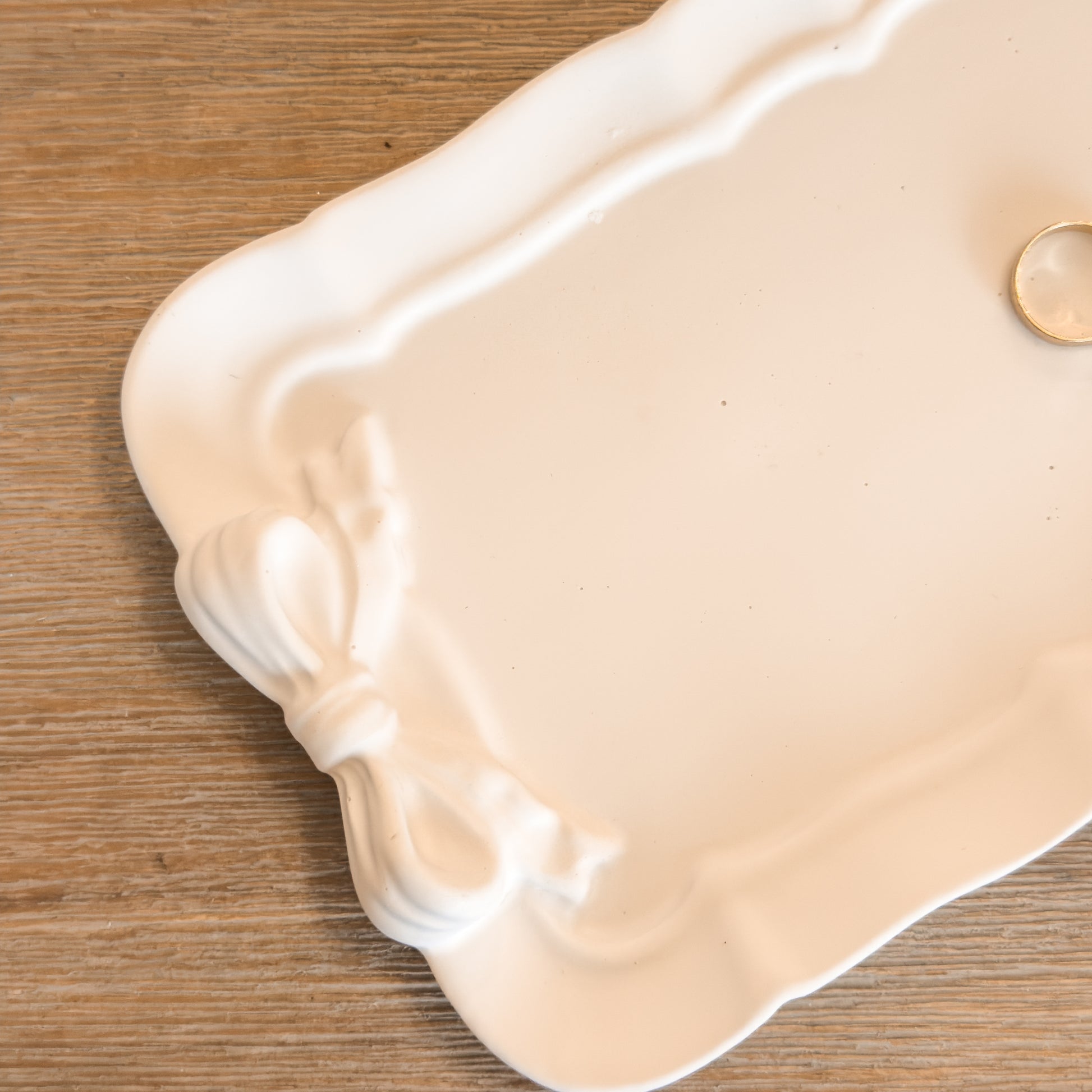 Vintage Inspired Bow Tray image 4