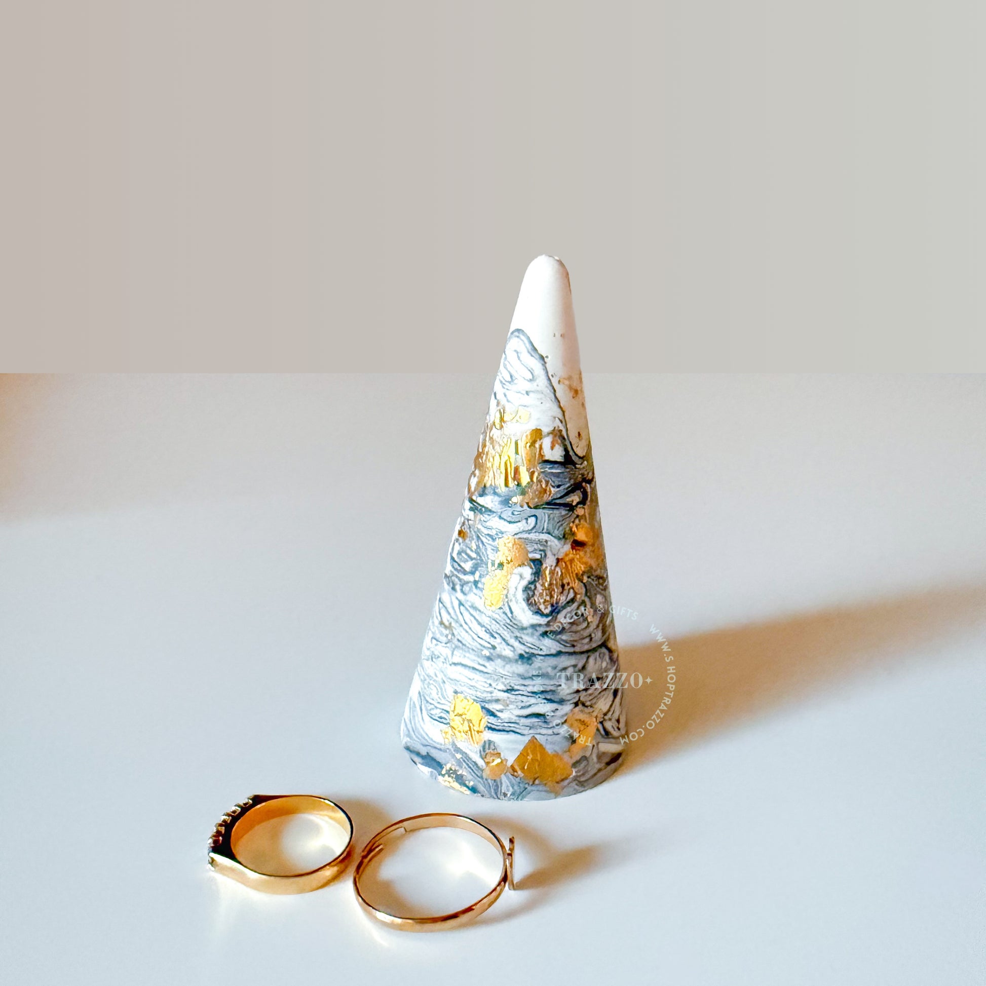 Marbled Gold Leaf Ring Holder Cone image 1