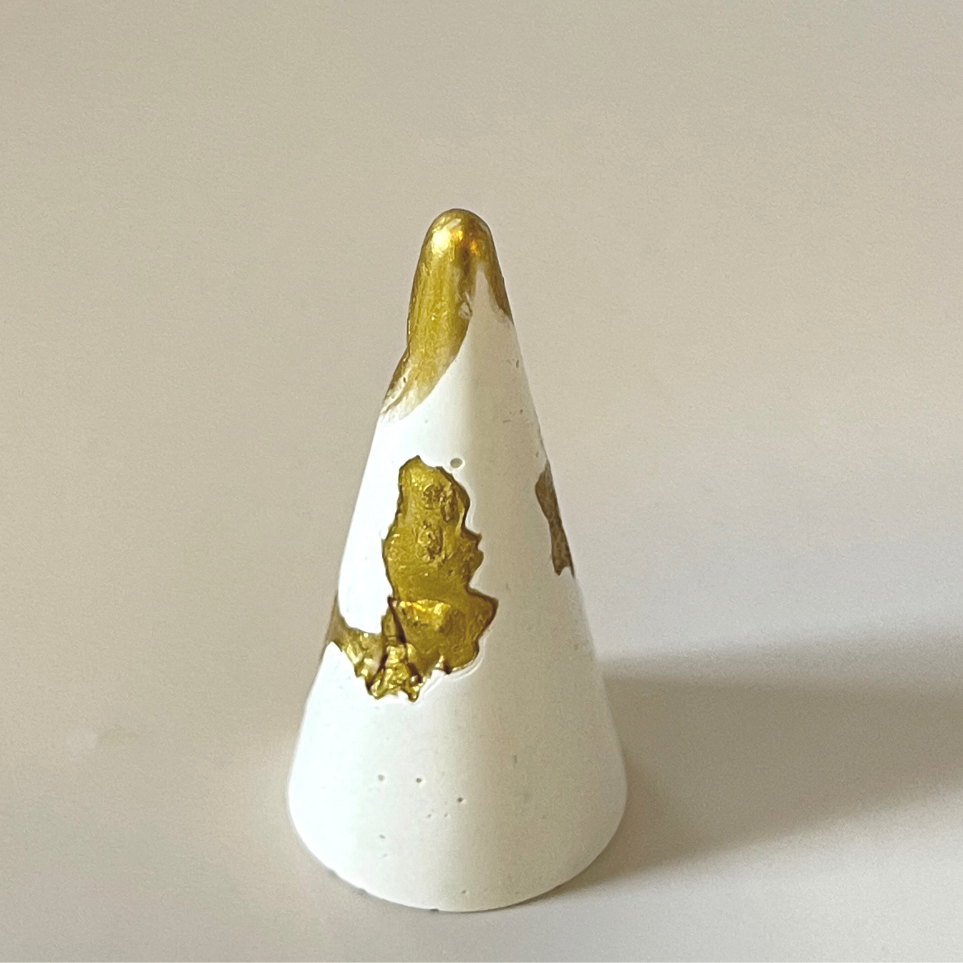 Melted Gold Ring Holder Cone image 0