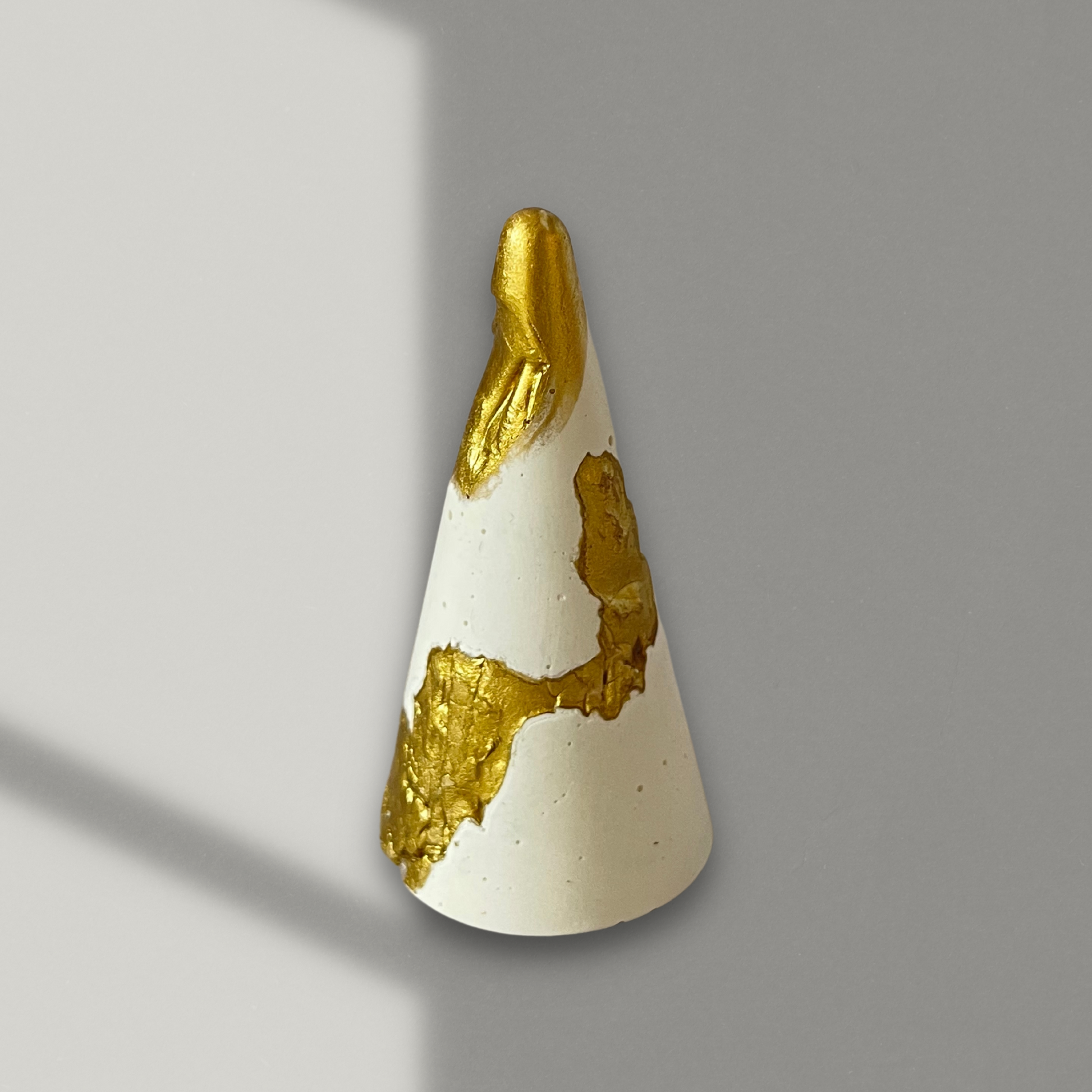 Melted Gold Ring Holder Cone image 2