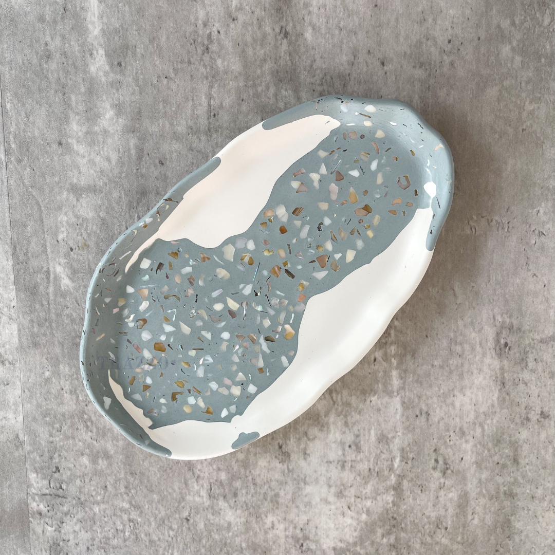 Mother of Pearl Ruffle Tray image 1